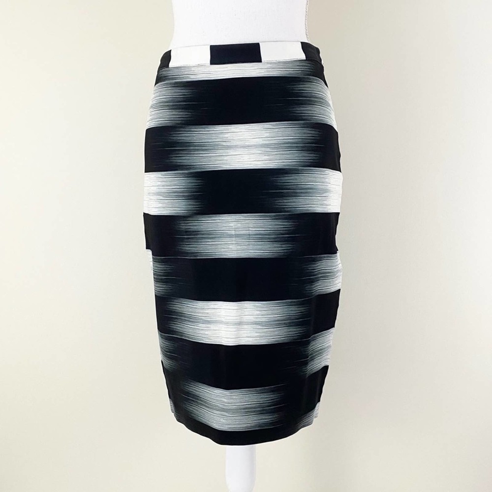 Avelon Striped Knee-Length Zip Back Pencil Skirt Size 6 US/ 42 IT